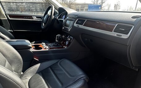 Volkswagen Touareg III, 2015 год, 3 090 000 рублей, 28 фотография