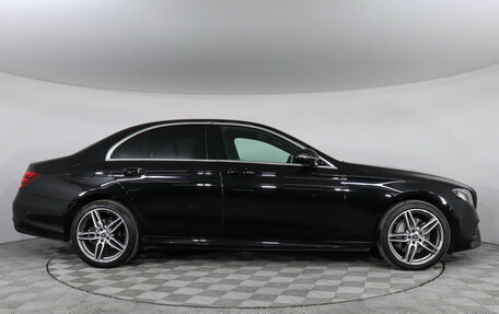 Mercedes-Benz E-Класс, 2018 год, 3 899 000 рублей, 4 фотография