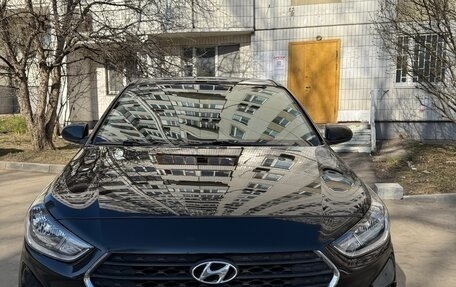 Hyundai Solaris II рестайлинг, 2017 год, 1 550 000 рублей, 2 фотография