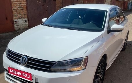 Volkswagen Jetta VI, 2017 год, 1 899 000 рублей, 2 фотография