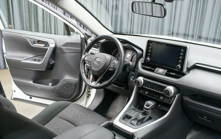 Toyota RAV4, 2019 год, 2 998 000 рублей, 11 фотография