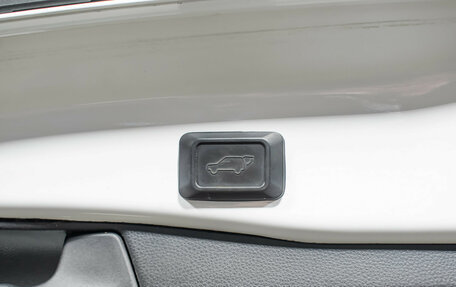 Toyota RAV4, 2019 год, 2 998 000 рублей, 20 фотография