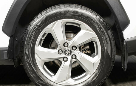 Toyota RAV4, 2019 год, 2 998 000 рублей, 21 фотография