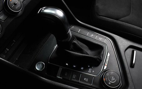 Volkswagen Tiguan II, 2017 год, 2 699 000 рублей, 19 фотография