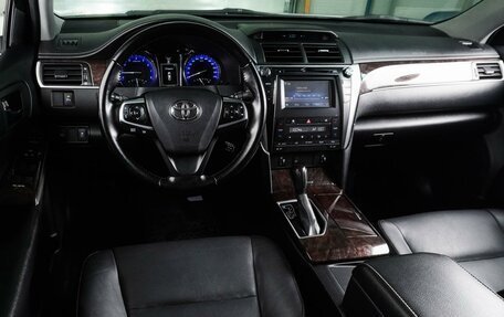 Toyota Camry, 2017 год, 2 199 000 рублей, 6 фотография