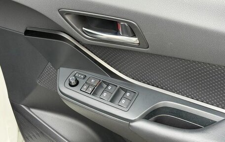 Toyota C-HR I рестайлинг, 2023 год, 1 840 099 рублей, 22 фотография