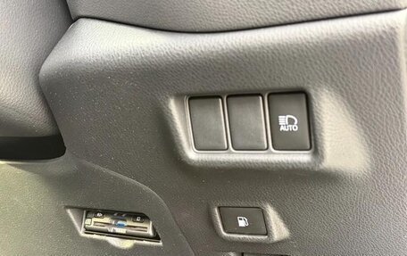 Toyota C-HR I рестайлинг, 2023 год, 1 840 099 рублей, 28 фотография