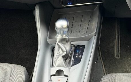 Toyota C-HR I рестайлинг, 2023 год, 1 840 099 рублей, 27 фотография