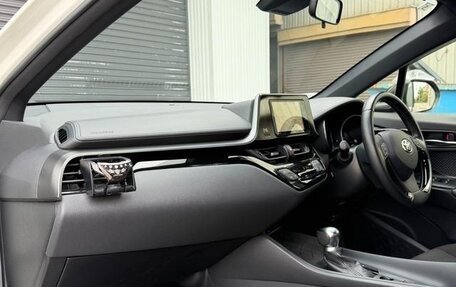 Toyota C-HR I рестайлинг, 2023 год, 1 840 099 рублей, 32 фотография