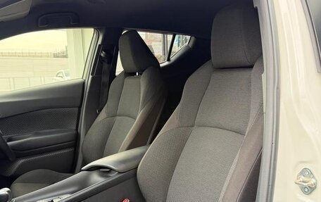 Toyota C-HR I рестайлинг, 2023 год, 1 840 099 рублей, 31 фотография