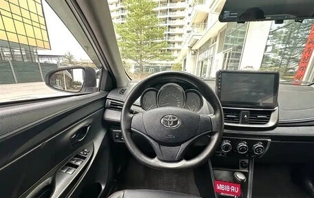 Toyota Yaris XP150 рестайлинг, 2021 год, 1 090 017 рублей, 13 фотография