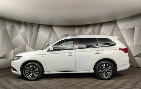 Mitsubishi Outlander III рестайлинг 3, 2022 год, 2 821 000 рублей, 5 фотография