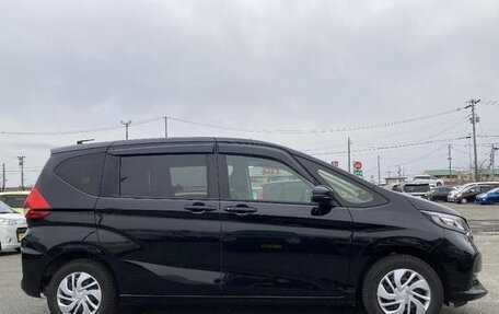 Honda Freed II, 2022 год, 1 300 000 рублей, 3 фотография