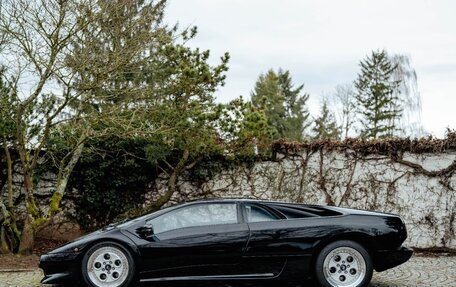 Lamborghini Diablo, 1991 год, 38 800 000 рублей, 5 фотография