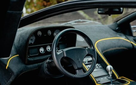 Lamborghini Diablo, 1991 год, 38 800 000 рублей, 11 фотография