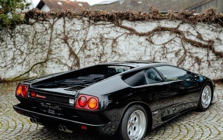 Lamborghini Diablo, 1991 год, 38 800 000 рублей, 8 фотография