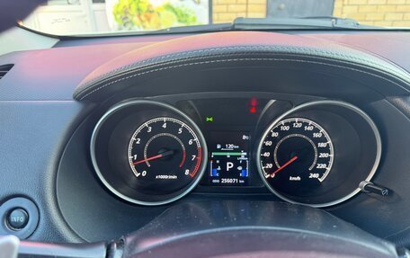 Mitsubishi Outlander III рестайлинг 3, 2011 год, 1 200 000 рублей, 10 фотография