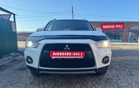 Mitsubishi Outlander III рестайлинг 3, 2011 год, 1 200 000 рублей, 2 фотография