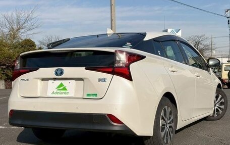 Toyota Prius IV XW50, 2021 год, 1 938 007 рублей, 2 фотография