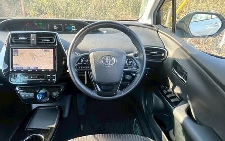 Toyota Prius IV XW50, 2021 год, 1 938 007 рублей, 5 фотография