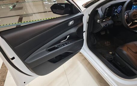 Hyundai Elantra, 2023 год, 1 700 000 рублей, 8 фотография