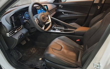 Hyundai Elantra, 2023 год, 1 700 000 рублей, 19 фотография