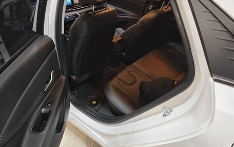 Hyundai Elantra, 2023 год, 1 700 000 рублей, 15 фотография