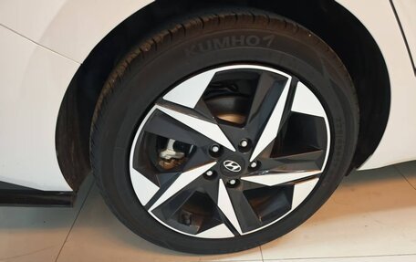 Hyundai Elantra, 2023 год, 1 700 000 рублей, 22 фотография