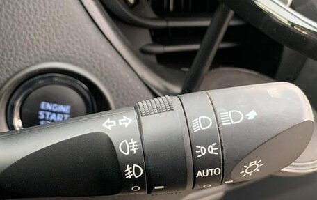 Toyota C-HR I рестайлинг, 2023 год, 1 950 099 рублей, 19 фотография