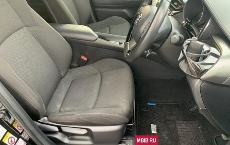 Toyota C-HR I рестайлинг, 2023 год, 1 950 099 рублей, 24 фотография