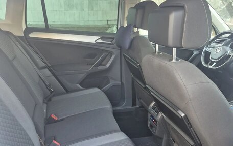 Volkswagen Tiguan II, 2017 год, 2 200 000 рублей, 3 фотография