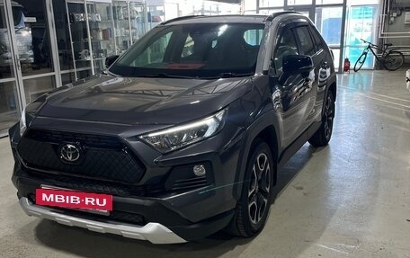 Toyota RAV4, 2019 год, 3 350 000 рублей, 2 фотография