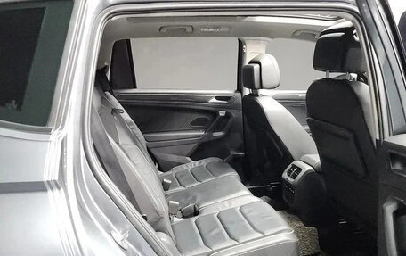 Volkswagen Tiguan II, 2021 год, 2 800 000 рублей, 6 фотография