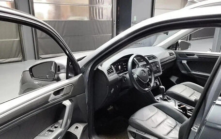 Volkswagen Tiguan II, 2021 год, 2 800 000 рублей, 3 фотография