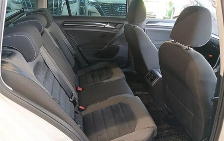 Volkswagen Golf VII, 2017 год, 1 390 035 рублей, 15 фотография