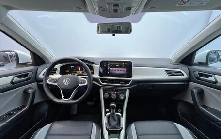 Volkswagen T-Roc I, 2023 год, 1 320 000 рублей, 6 фотография