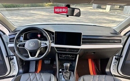 Volkswagen Tiguan II, 2023 год, 1 970 000 рублей, 7 фотография