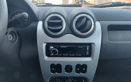 Renault Logan II, 2019 год, 889 000 рублей, 15 фотография