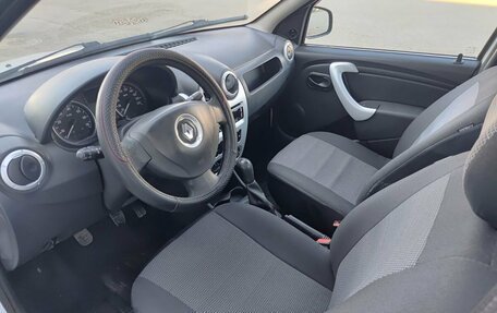 Renault Logan II, 2019 год, 889 000 рублей, 16 фотография