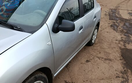 Renault Logan II, 2015 год, 570 000 рублей, 3 фотография