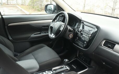 Mitsubishi Outlander III рестайлинг 3, 2017 год, 1 885 000 рублей, 6 фотография