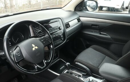 Mitsubishi Outlander III рестайлинг 3, 2017 год, 1 885 000 рублей, 5 фотография