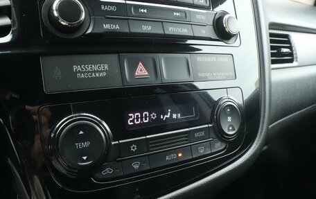 Mitsubishi Outlander III рестайлинг 3, 2017 год, 1 885 000 рублей, 11 фотография