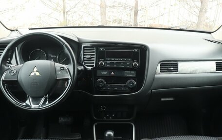 Mitsubishi Outlander III рестайлинг 3, 2017 год, 1 885 000 рублей, 7 фотография