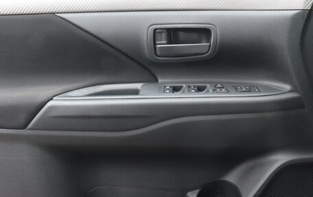 Mitsubishi Outlander III рестайлинг 3, 2017 год, 1 885 000 рублей, 9 фотография