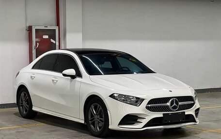 Mercedes-Benz A-Класс, 2022 год, 1 720 000 рублей, 3 фотография