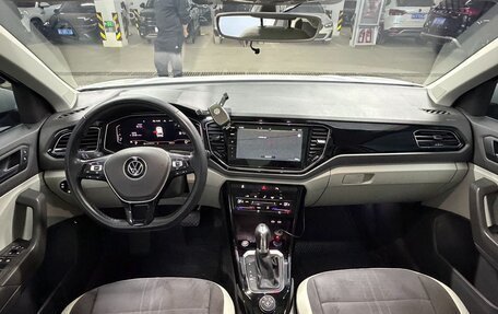 Volkswagen T-Roc I, 2021 год, 2 630 000 рублей, 15 фотография