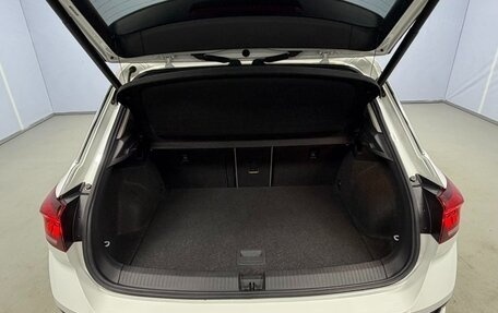 Volkswagen T-Roc I, 2021 год, 2 630 000 рублей, 16 фотография