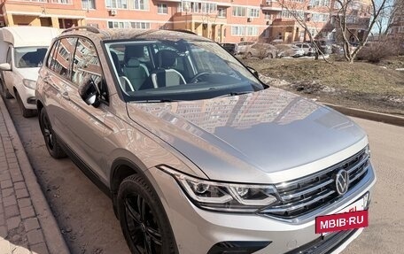 Volkswagen Tiguan II, 2021 год, 3 850 000 рублей, 2 фотография
