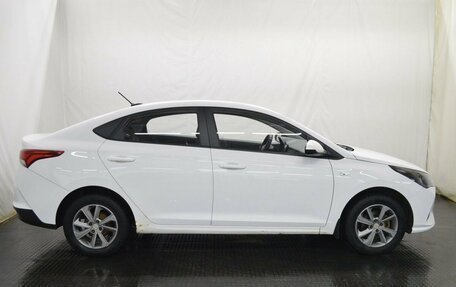 Hyundai Solaris II рестайлинг, 2021 год, 1 100 000 рублей, 4 фотография